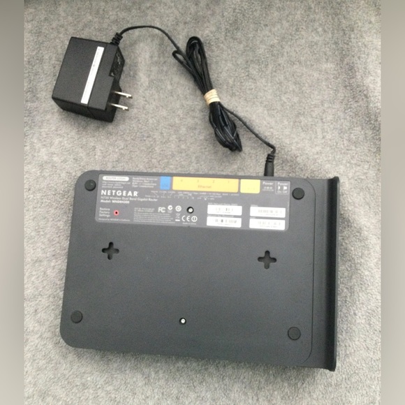 Netgear N750 Wireless Dual Band Gigabit Router Model WNDR4300 No instructions - Picture 2 of 7